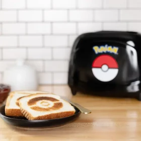 Uncanny Brand Toustovač Pokémon Poké Ball černý / Toustovač / motiv Poké Ball na topince / drobečková zásuvka (3000115)
