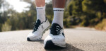 Běžecké kompresní ponožky Compressport Pro Racing Socks v4.0 Run High - White/Black Velikost: EU 45-48