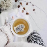 TEA HERITAGE Zelený čaj s jasmínem Snowflakes Jasmine 5 ks, růžová barva, stříbrná barva, papír