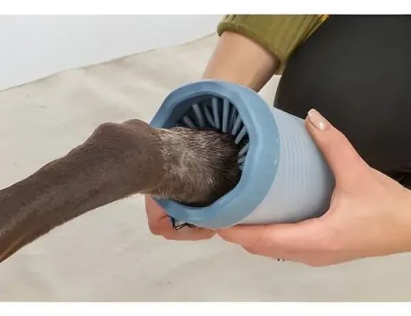 TRIXIE Paw Cleaner modrá / Čistič tlapek pro psy / Velikost S-M / Silikon, plast (110931)