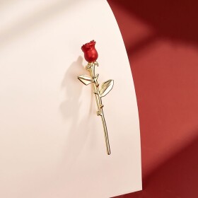 Elegantní brož ve tvaru rudé růže, Zlatá
