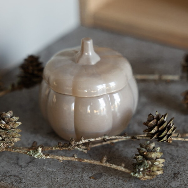 Storefactory Skleněná dóza Dýně Brehult Beige 9 cm, béžová barva, sklo