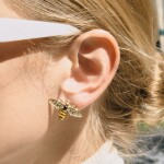 ELENYS Bee Sparkly – pozlacené náušnice 18K žluté zlato