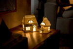 Räder Porcelánový svícen domeček Thatch Large, bílá barva, porcelán