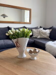 Ferm Living Exkluzivní set: váza Fountain Off White + aranžovací kroužek Hanataba, krémová barva