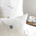 Bastion Collections Lněný povlak na polštář Naturel / Fish in blue 60 × 60 cm, přírodní barva, textil