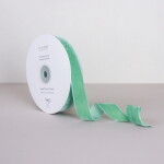 Bella Rose Sametová stuha 2 cm – Dusty Mint (10 m), zelená barva, textil
