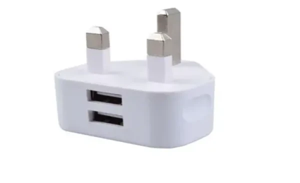 MicroConnect Nabíječka s UK zástrčkou se dvěma USB porty bílá / 2.1A / 5V (PETRAVEL36)