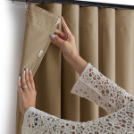 Sametový závěs FILUMI tmavě béžový 140 x 250 cm 1 ks