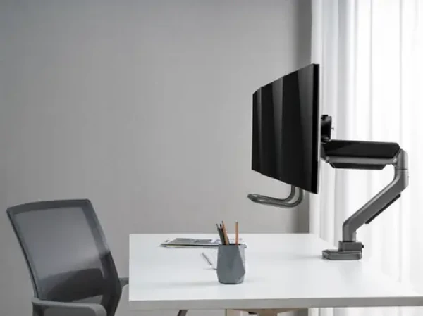 Equip 650162 stříbrná / Stolní držák pro 3 monitory / 17-27" / nosnost 6 kg / VESA 100x100 mm / 360° (650162)