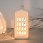 Räder Porcelánový svícen domeček Small Windows, bílá barva