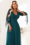 655-2 Dlouhé lehké třpytivé šaty s výstřihem a průhlednými rukávy - smaragdově zelené UNI