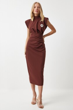 Happiness İstanbul Women's Brown Stylish Brooch Gathered Saran Knitted Dress
