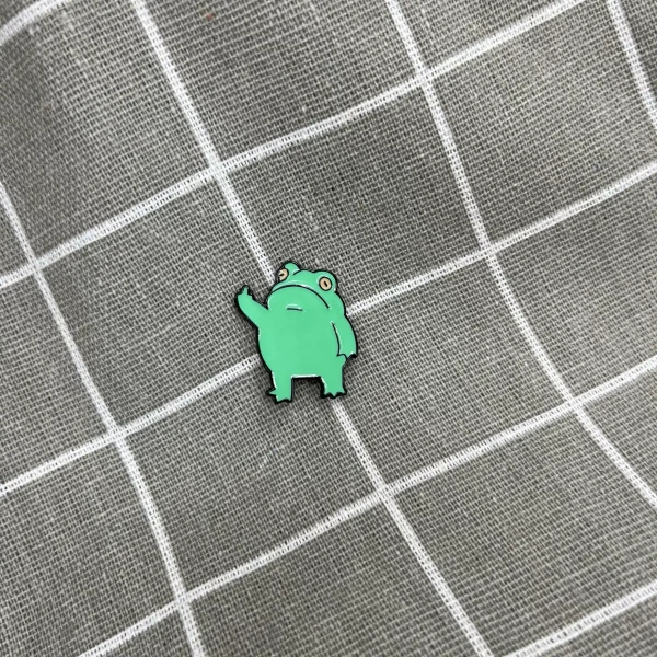 Pinarna.cz Žába ukazující prostředníček