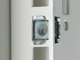 Rittal Klecová matice M5 stříbrná / Klecová matice / 19" / tloušťka plechu 0,8-2 mm / s kontaktováním / 50 ks (2094500)