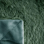 Jednobarevná chlupatá deka zelené barvy Šířka: cm Délka: cm