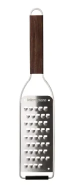 Microplane Master hrubé struhadlo s dřevěnou rukojetí 43308