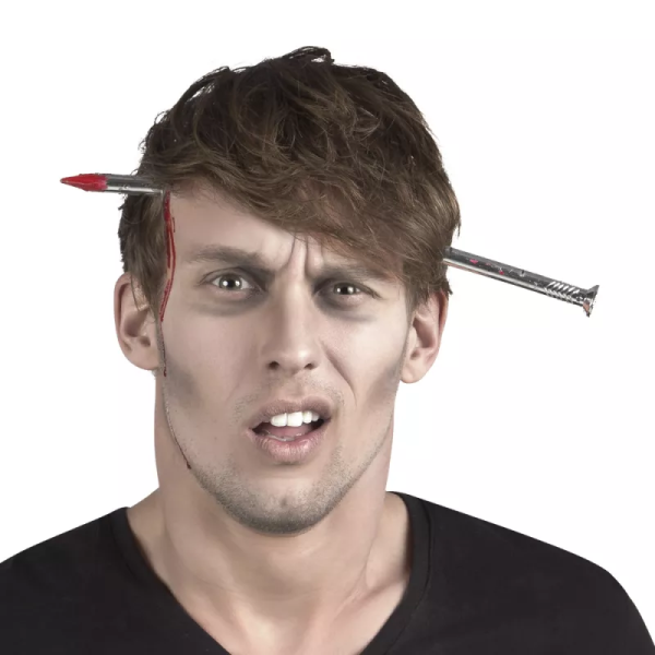 Tarra Čelenka hřebík skrz hlavu