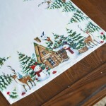 DumDekorace Elegantní bílý vánoční ubrus se zimní krajinou - dostupný v několika velikostech Šířka: 110 cm | Délka: 160 cm