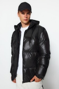 Trendyol černý pravidelný zimní kabát s kapucí s kapucí odolný proti vodě a větru