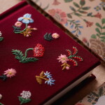 Rifle Paper Co. Vyšívaný linkovaný deník Gracie Mini, červená barva, papír