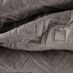 DumDekorace Béžový prošívaný přehoz s geometrickým motivem Šířka: 220 cm | Délka: 240 cm Šířka: 220 cm | Délka: 240 cm