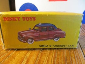 Dinky Toys - Simca 9 Aronde Taxi