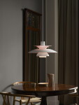 Louis Poulsen Závěsná lampa PH 5 White/Pale rose – výroční edice, růžová barva, bílá barva