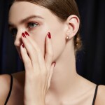 Elegantní květinové náušnice s perlou Viviane - stříbrné zapínání, Zlatá Bílá