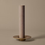Ferm Living Kovový svícen Soothe Brass Finish Ø 16 cm, zlatá barva, kov