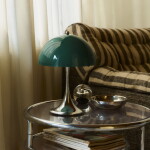 Louis Poulsen Přenosná lampa Panthella 250 V3 Opal Green / Chrome, zelená barva