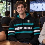 Mitchell Ness Pánská Mikina Anaheim Ducks Head Coach Hoodie Vintage Logo Velikost: