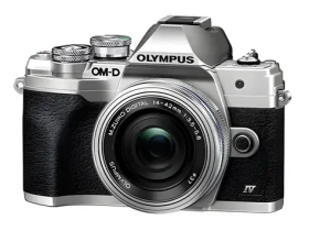 Olympus E-M10 Mark IV stříbrná / Systémový fotoaparát / kit 14-42mm EZ (V207132SE000)