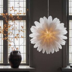 Watt & Veke Závěsná svítící hvězda Snöblomma 68 cm, bílá barva
