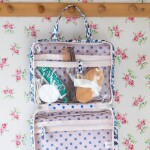 Cath Kidston Velká kosmetická taška Navy Carnation, modrá barva, plast