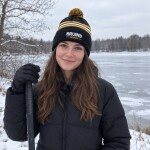 Fanatics Dámská zimní čepice Boston Bruins NHL Authentic Pro W/Cap Cuffed Pom Beanie