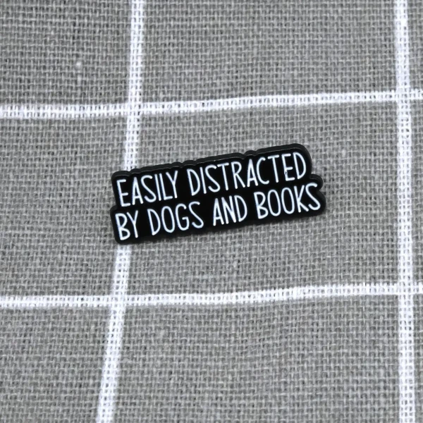 Pinarna.cz Easily distracted by dogs and books / Snadno se nechá rozptýlit psy a knihami