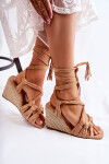 Semišové vázané sandály na klínu béžove Flavia 38