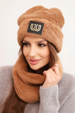 Dámská polarová souprava čepice a nákrčník s ozdobnou nášivkou camelový UNI