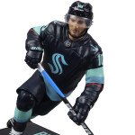 McFarlane Figurka Matty Beniers #10 Seattle Kraken NHL 7" Figure SportsPicks
