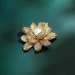 Brož s perlou a zirkony Lotus - lotosový květ, Zlatá