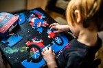 Crocodile Creek Mini puzzle - Na závodech (12 dílků)