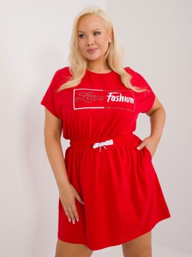 Červené šaty plus velikosti s elastickým pasem