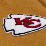Mitchell & Ness Pánská bunda Kansas City Chiefs NFL Dusted Varsity Créme Velikost: M