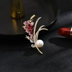 Květinová brož se Swarovski Elements krystaly a bílou perlou, Zlatá