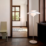 Louis Poulsen Stojací lampa PH 80 White, bílá barva, sklo, kov