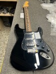 Fender Standard Stratocaster HSS LRL BLK (použité)