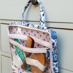 Cath Kidston Velká kosmetická taška Navy Carnation, modrá barva, plast