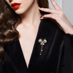 Perleťová brož ve tvaru motýla Jaide, Zlatá