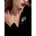 Luxusní brož se Swarovski Elements krystaly Paví brko, Modrá